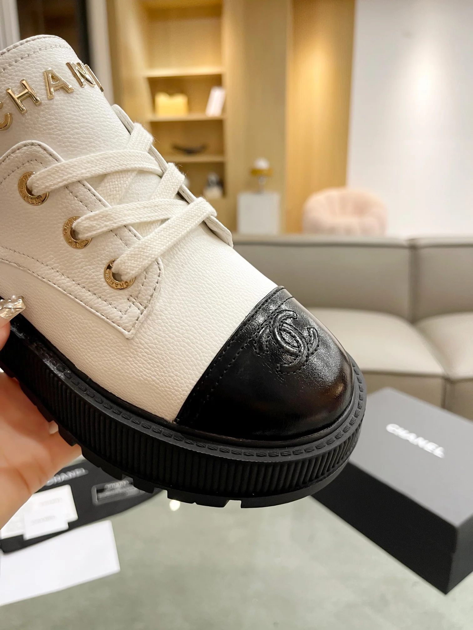 Новинка сезона осень/зима 2023 от Chanel - Лоферы на платформе - Белые