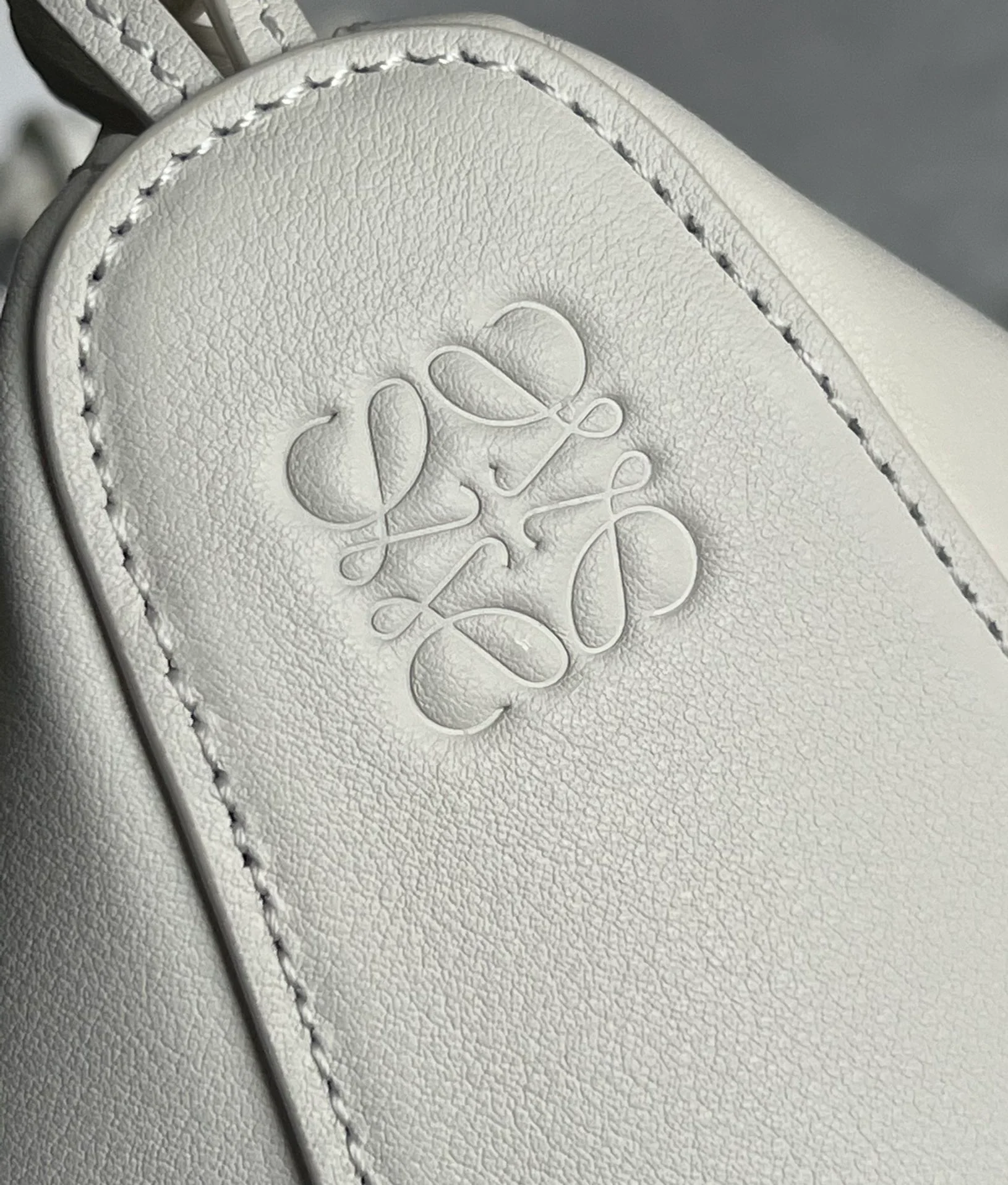 Сумка-хобо Loewe Hammock - белая - 1 шт.