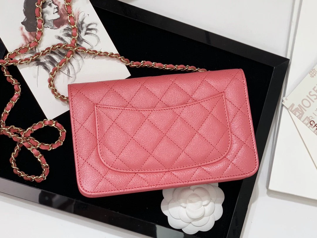 Пряжка Chanel WOC с узором ?Кунжут? из светлого золота