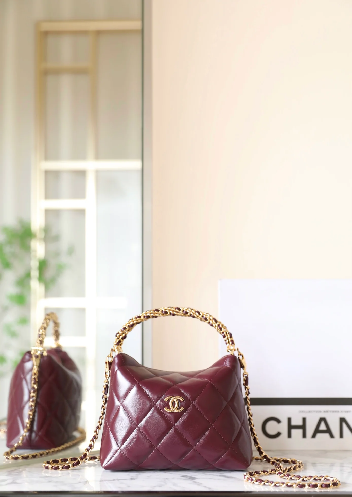 Сумка-хобо Chanel с витой ручкой - бордовая