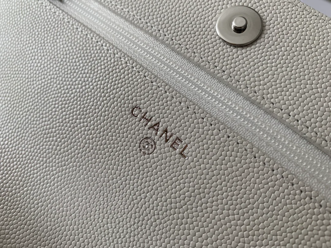 Chanel WOC - Белая глютеновая кожа - Черная пряжка