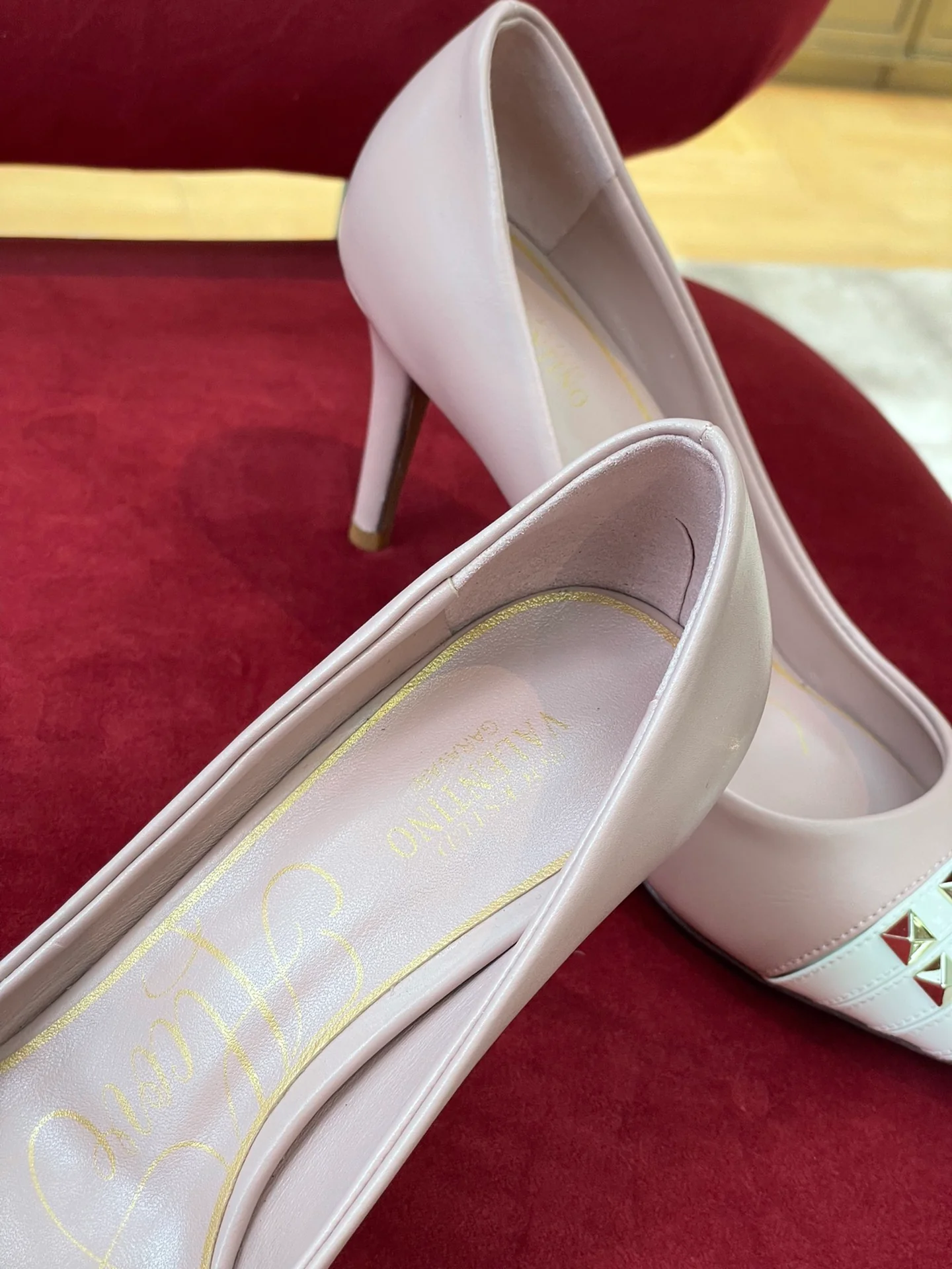 Valentino - Классические туфли на высоком каблуке с заклепками