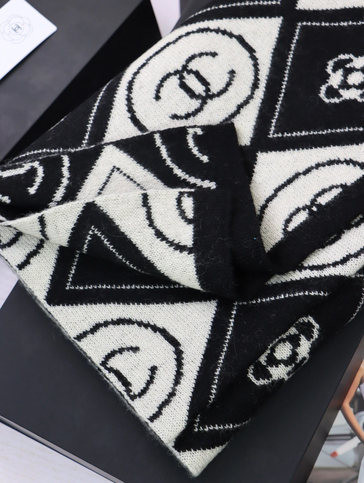 Chanel - Плетеный шарф с кисточками - 35 см - 180 см