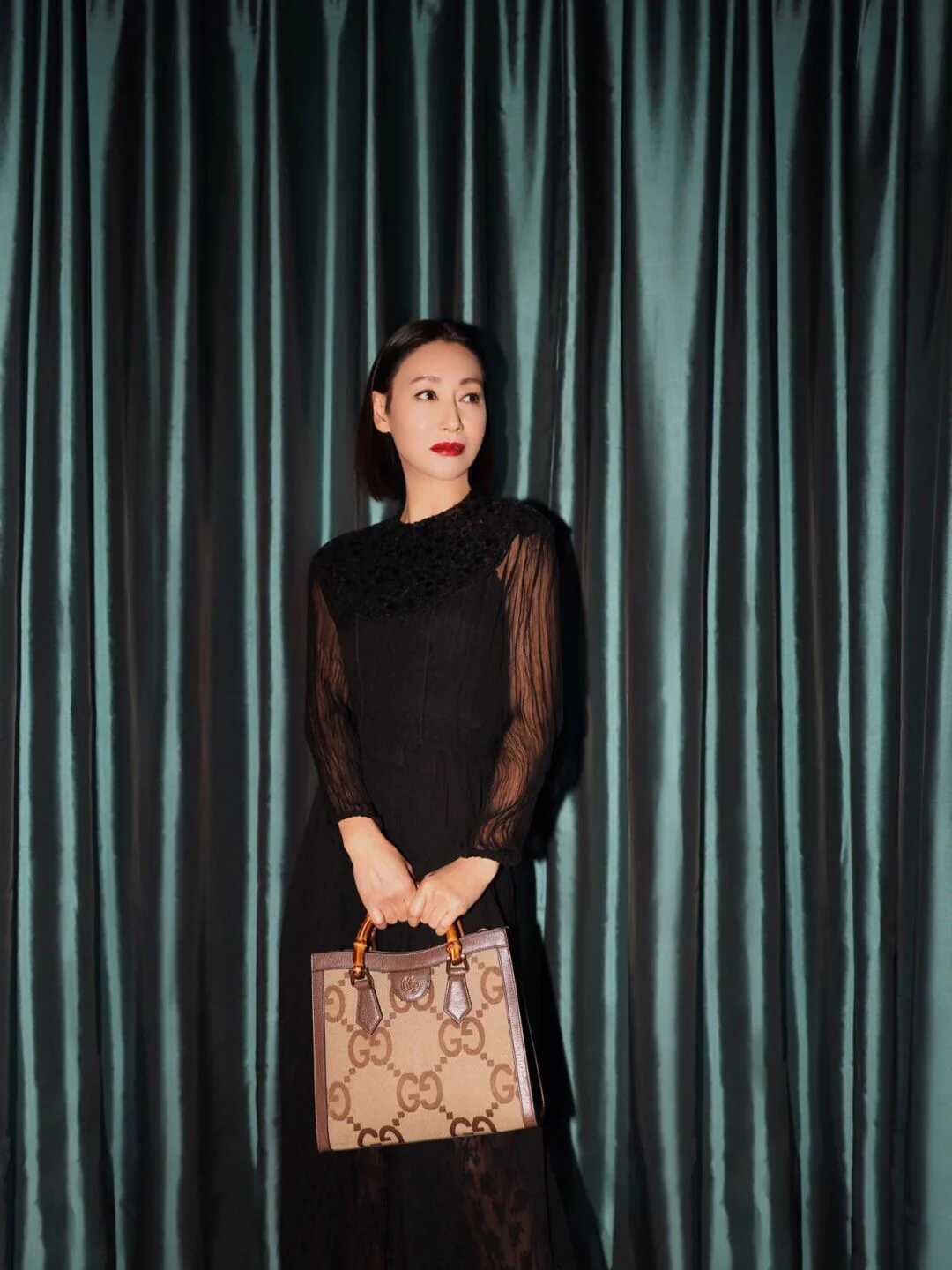 Сумка Gucci Bamboo, средний размер - на фото.