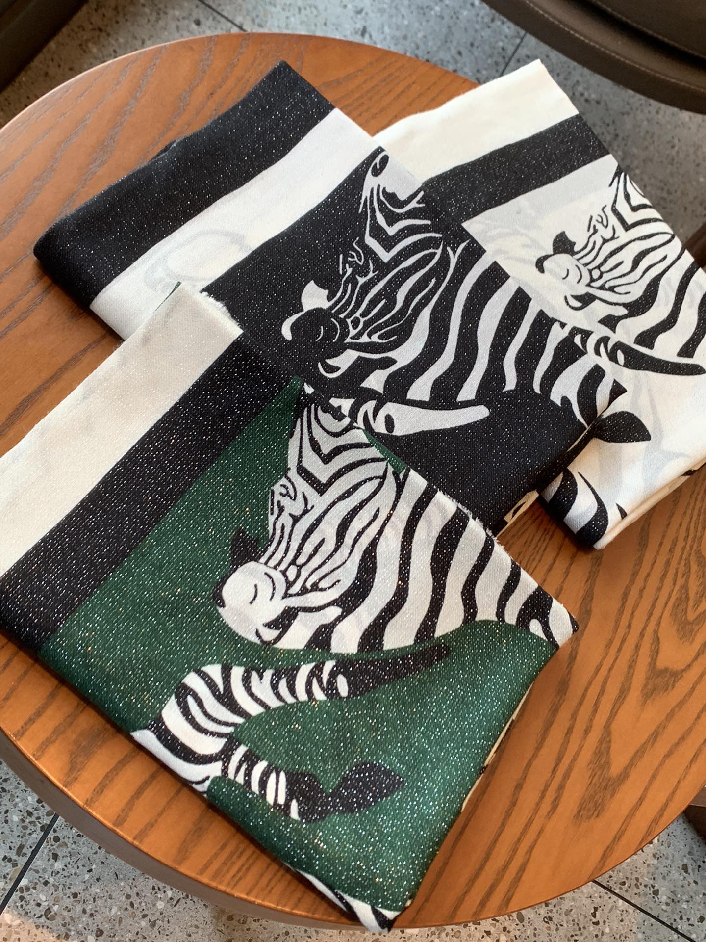 Длинный церемониальный шарф Hermes с изображением лошади - 100-200 см - Кашемировый принт - Черный