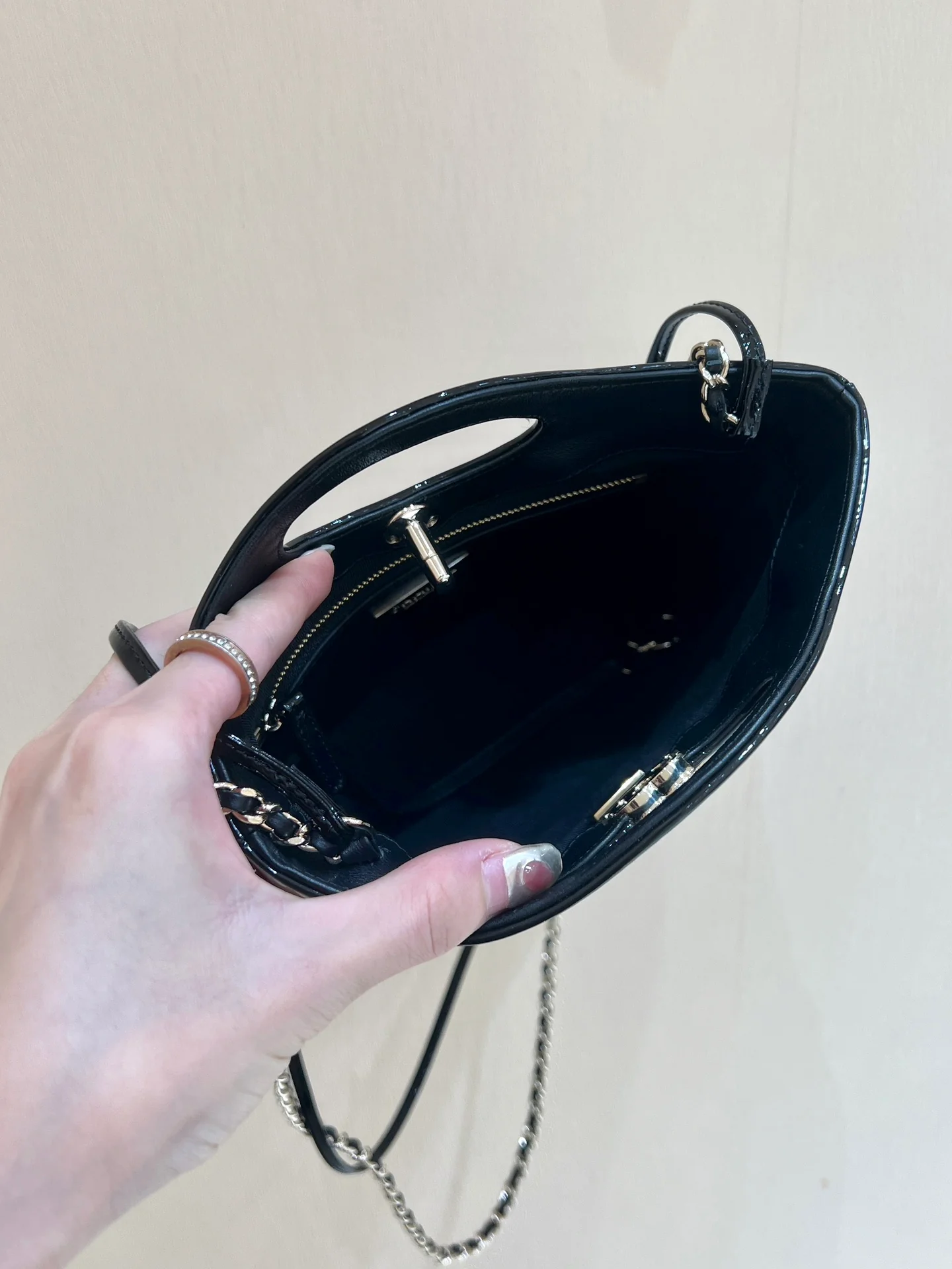 Коллекция Chanel Pre-Fall 2023 - сумка 31bag - черно-белая - мини