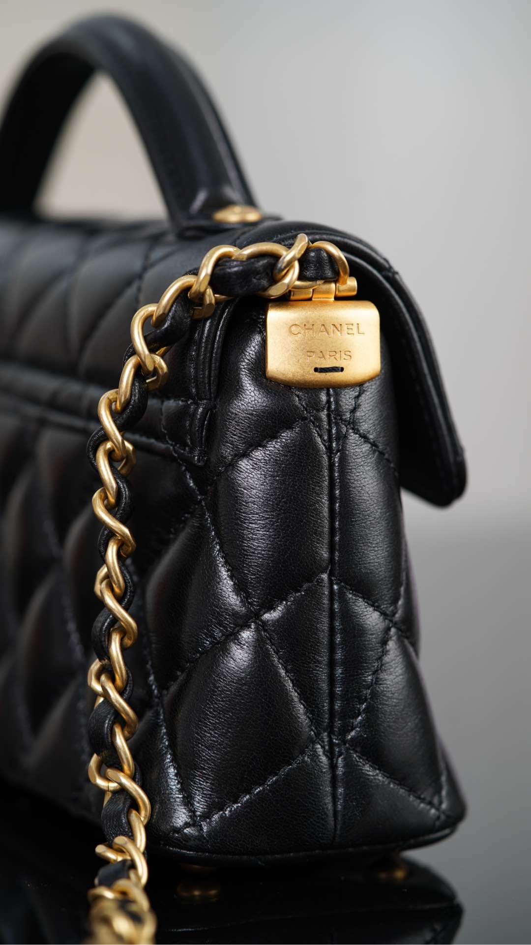 Chanel 25p - Сумка с горизонтальной ручкой и клапаном - Черно-золотая