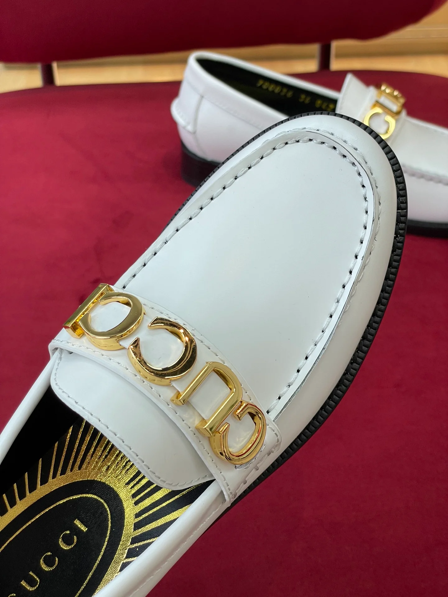 Новинка сезона осень/зима 2022 от Gucci - Лоферы - Белые