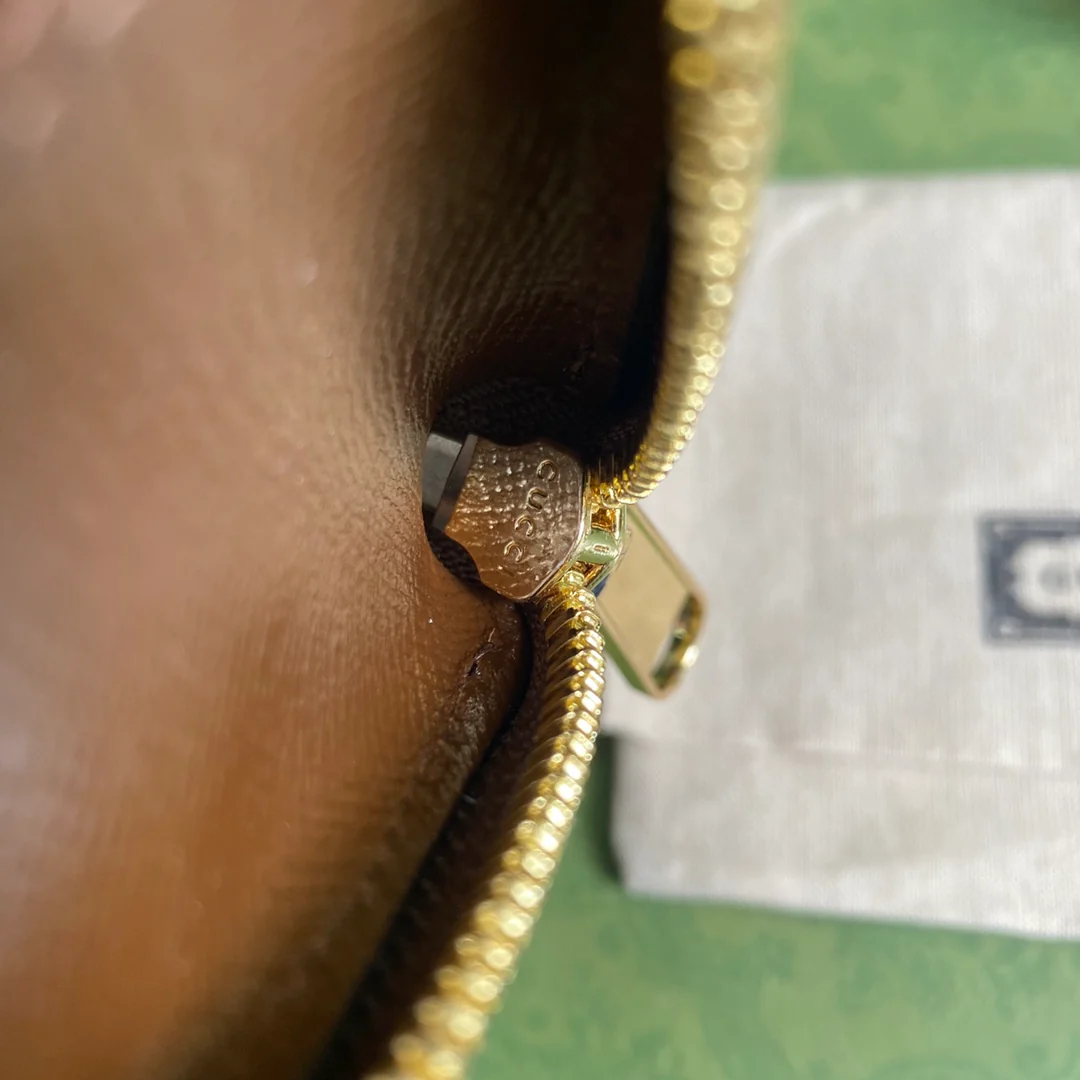 Gucci 新款拉链短夹
