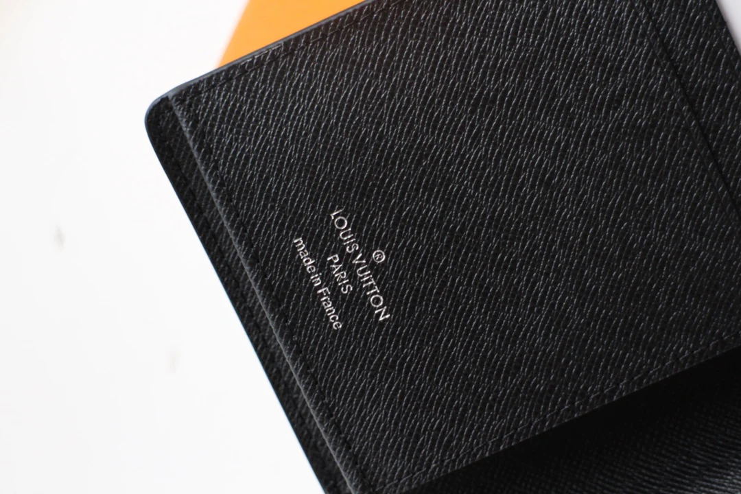 LV-m69410-brazza wallet-classic monogram