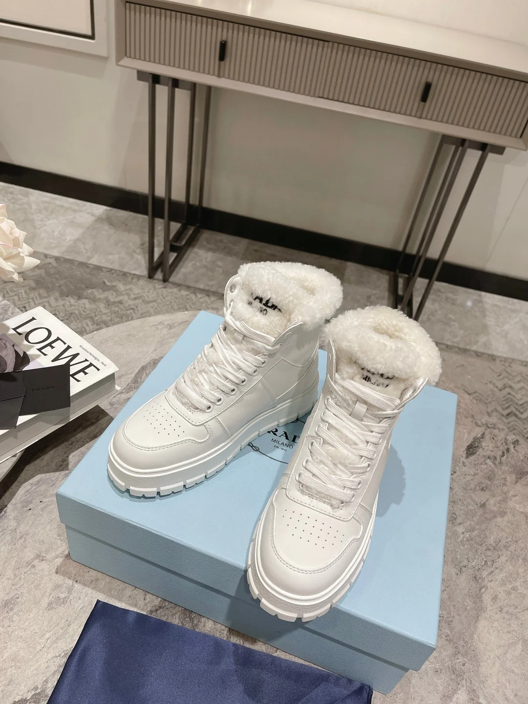 Повседневные туфли Prada 2024 средней высоты - белые