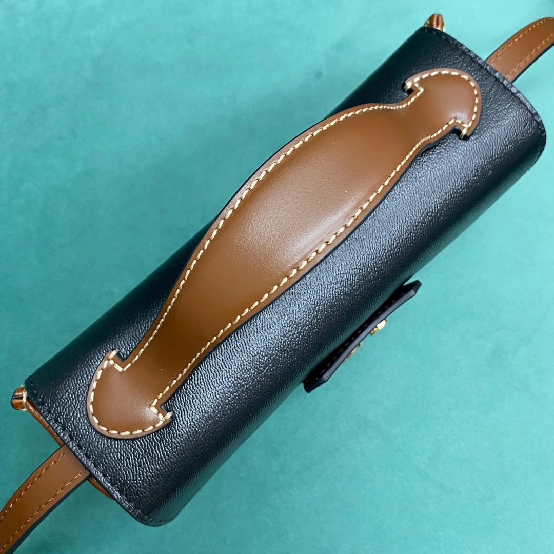 Маленькая квадратная сумка Gucci с замком