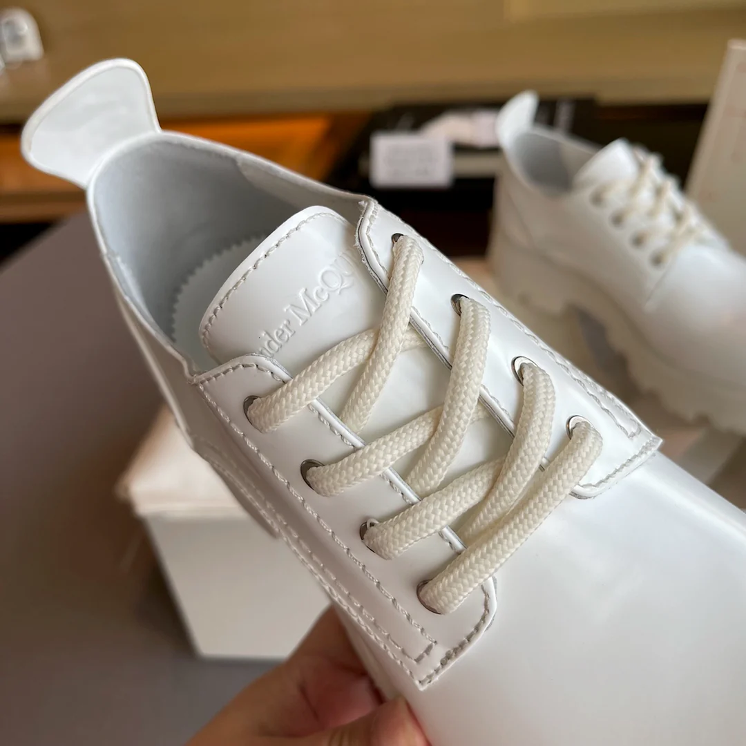 Белые лоферы на платформе McQueen