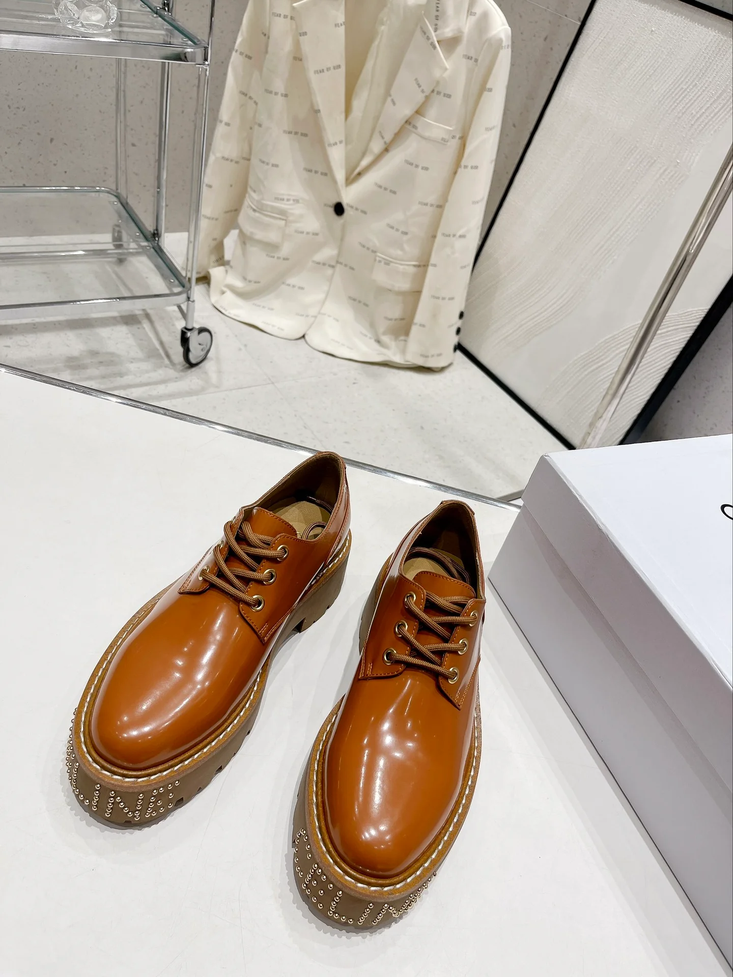 Новинка сезона весна/лето 2023 от Celine - Лоферы на платформе - Верблюжий цвет