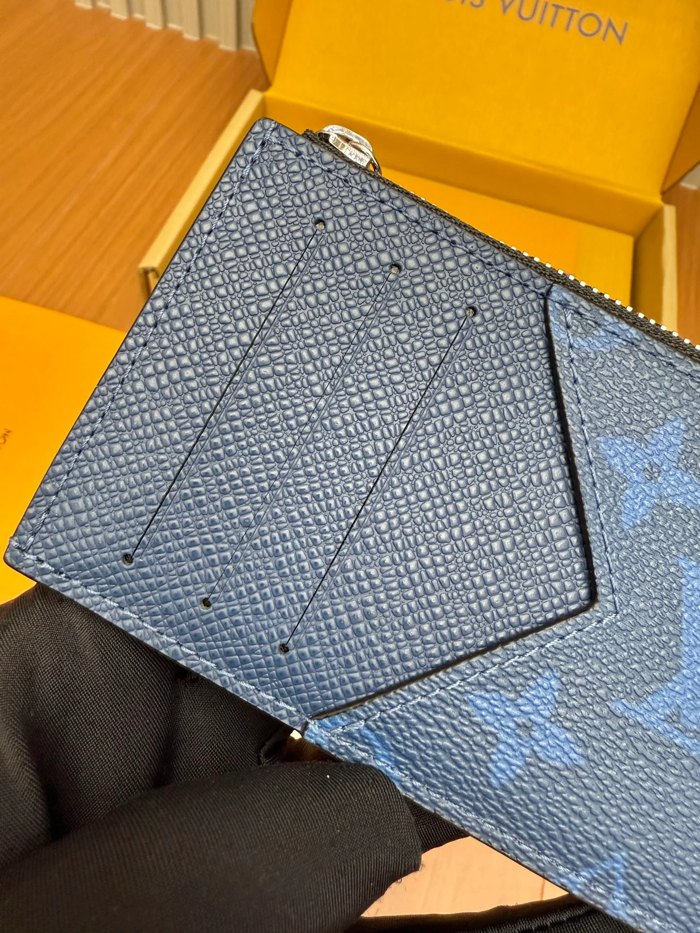 LV-m30270 — Цельностальной визитный кошелек — Темно-синяя монограмма