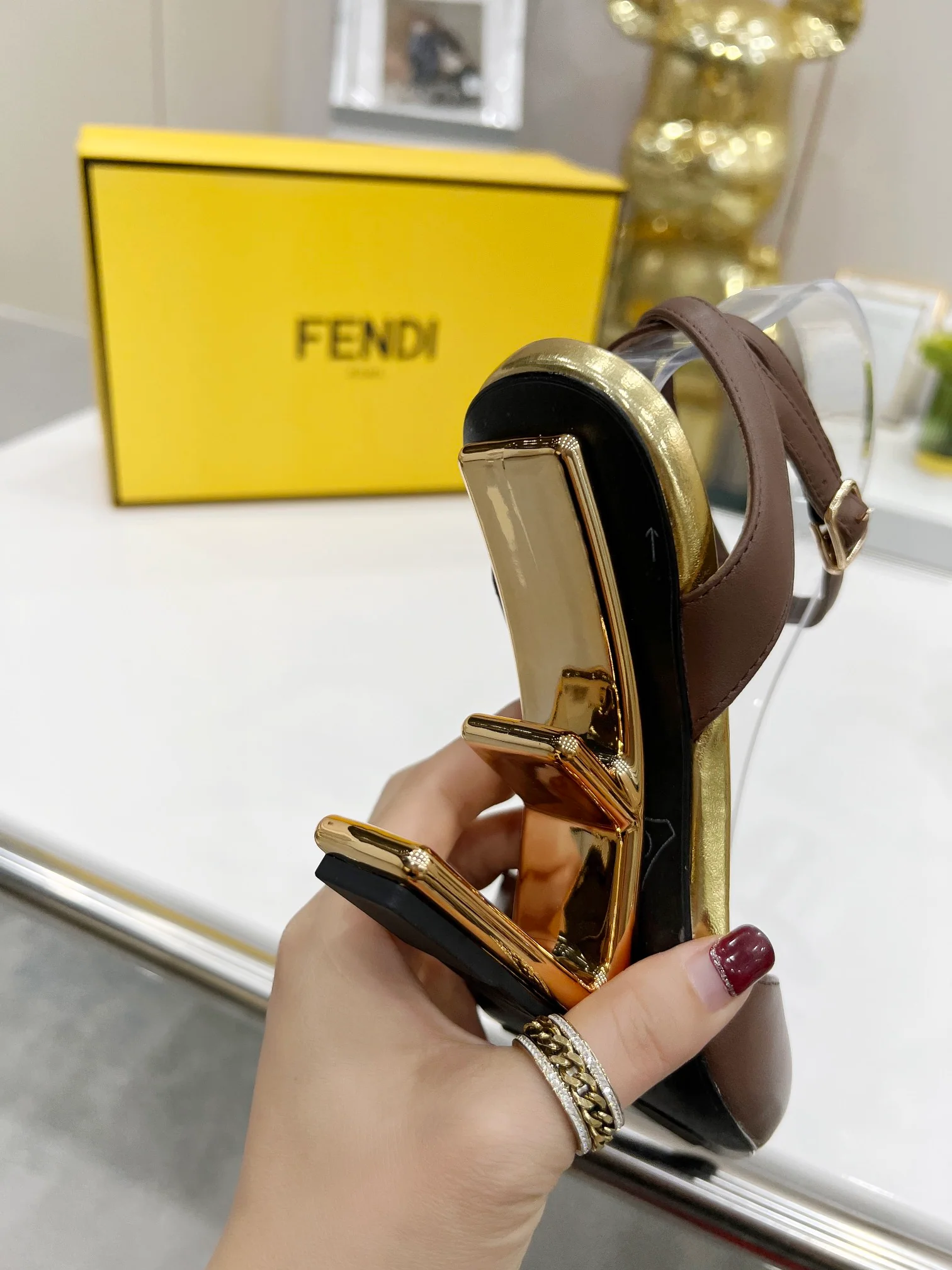 Fendi - Стильные туфли на высоком каблуке F-образной формы - Коричневые