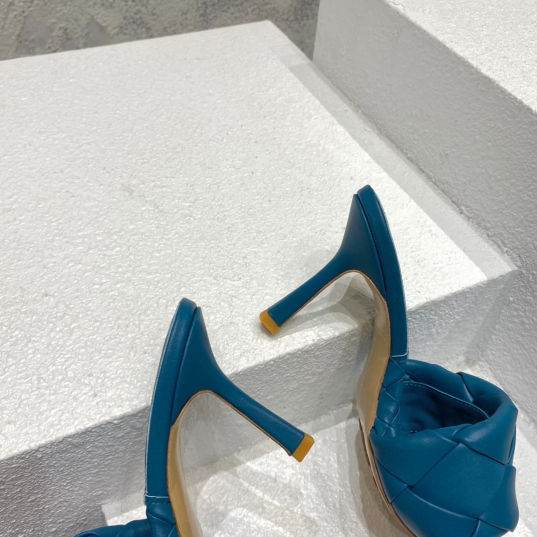 Новинка сезона весна/лето 2021 от BV - Плоские плетеные сандалии на шпильке - Синие