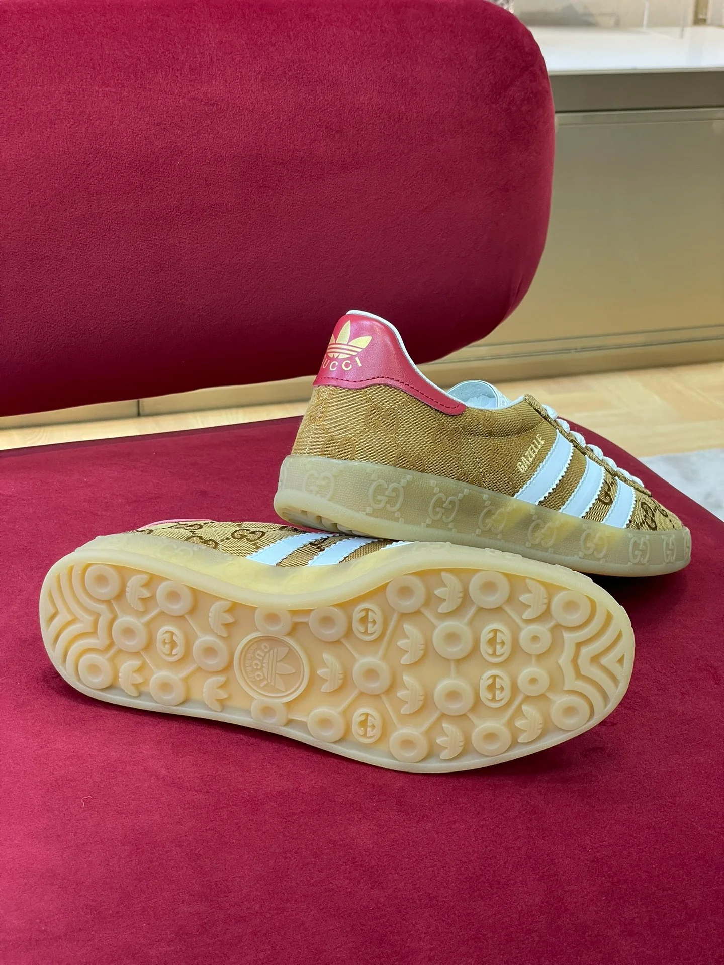 Новинка сезона осень/зима 2022 от Gucci - Коллаборация - Кроссовки - Унисекс - Коричневый