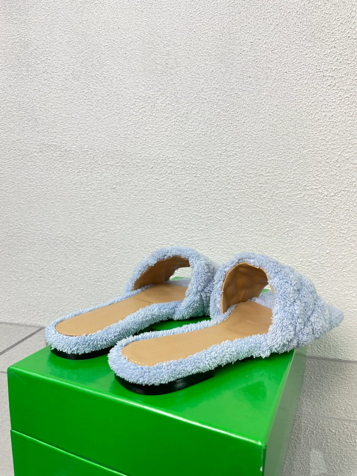 Новинка 2023 года от BV - Серия плюшевых тапочек - Светло-голубые