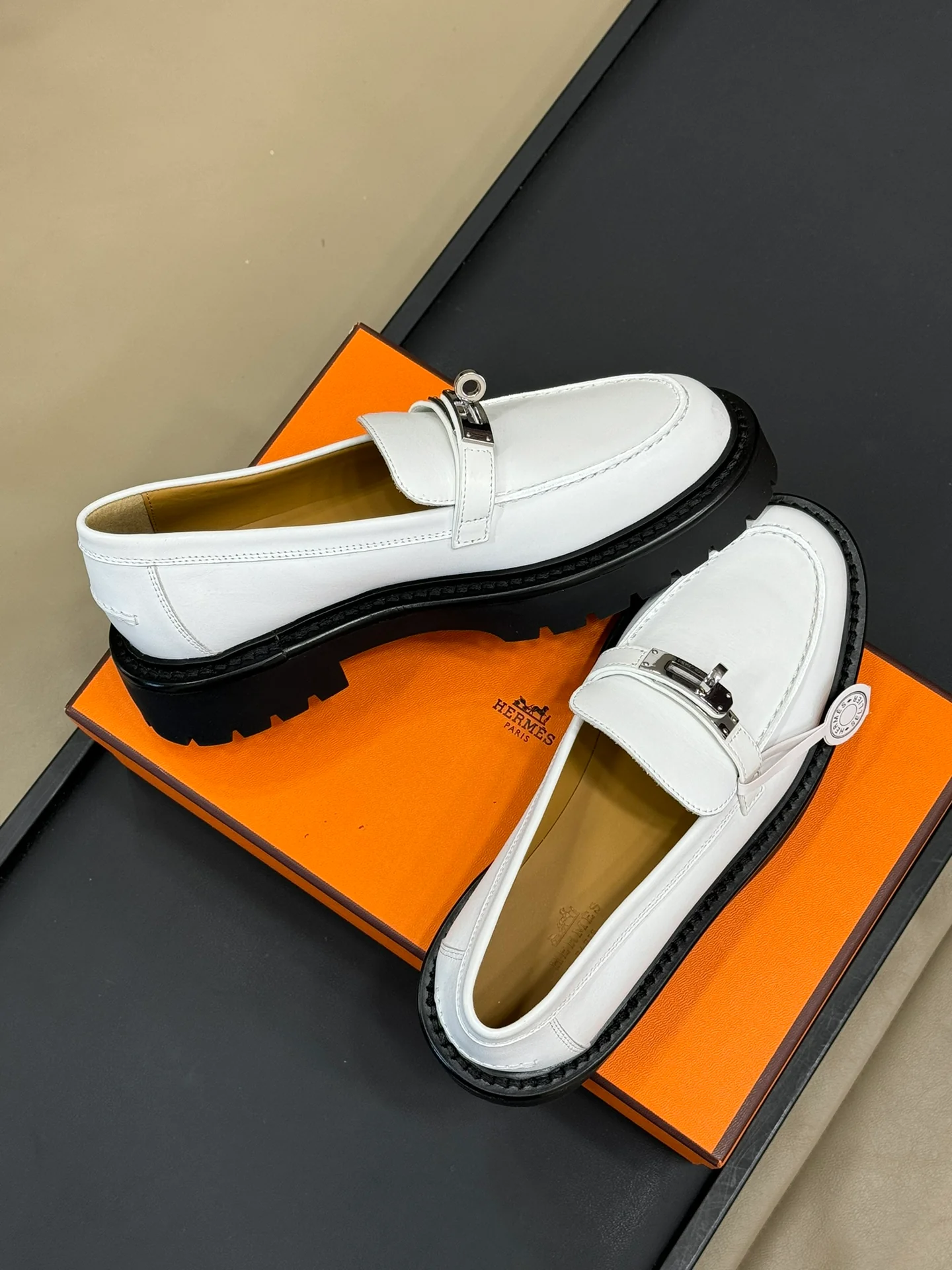 Лоферы Hermes 2024 - белые