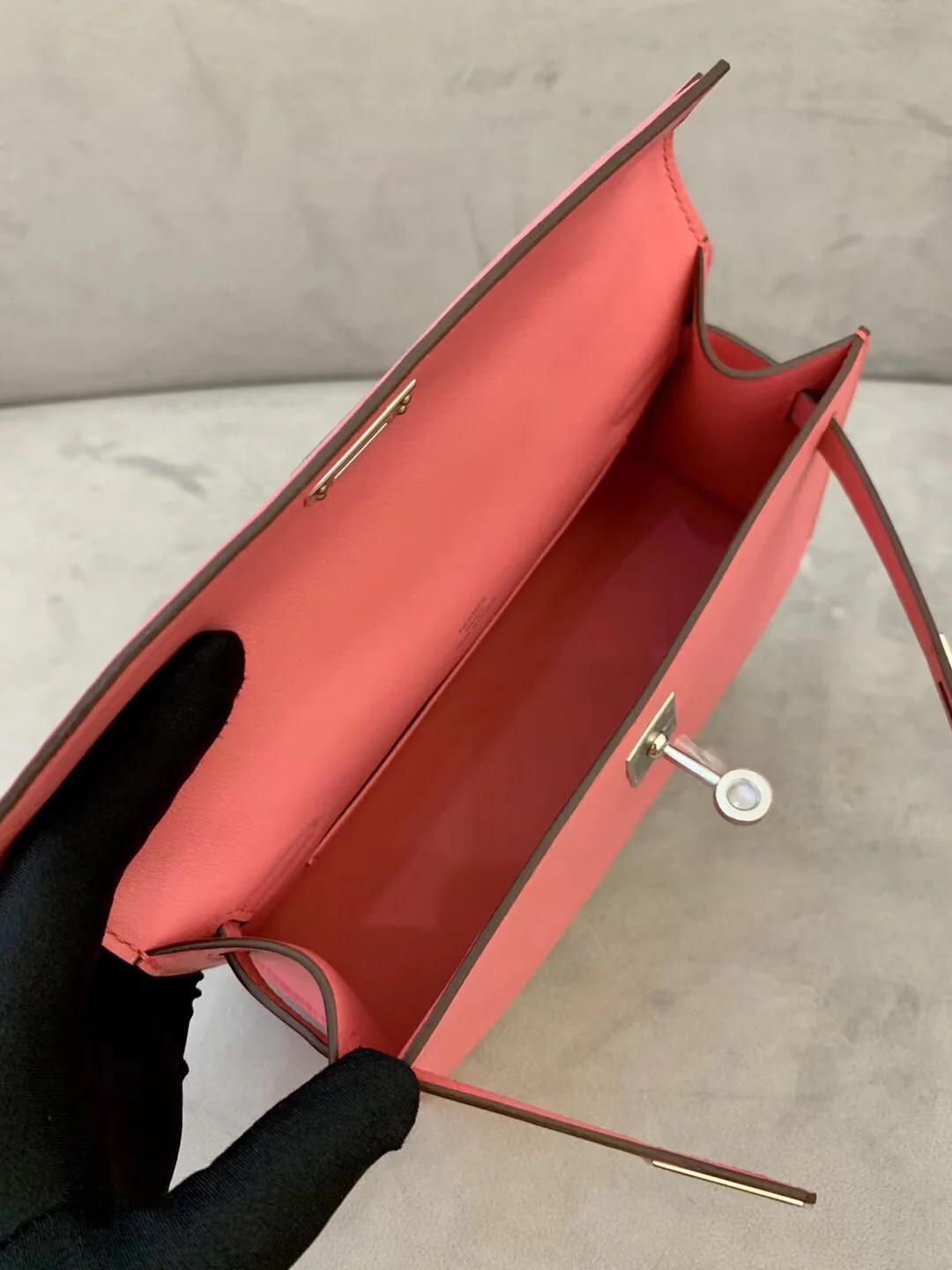 Мини-сумочка Hermes Kelly 1-го поколения, 22 см, помада Swift 8W с серебряной пряжкой.