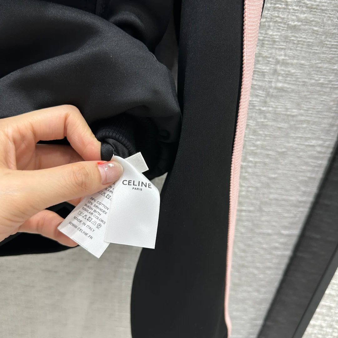 Celine - 2403 - 24 Новинка ранней весны Костюм в стиле преппи с розовой полосатой отделкой, черный