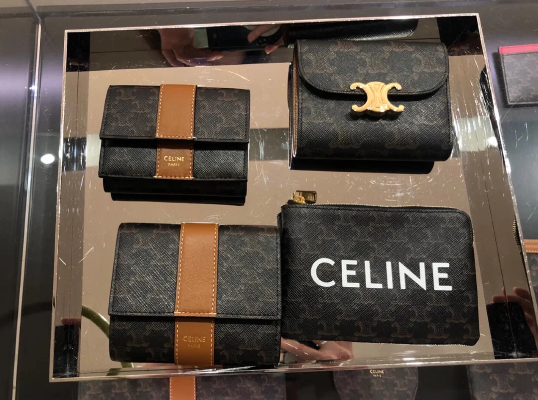 Celine TRIOMPHE CANVAS标志印花和羊皮革折迭短款钱包
