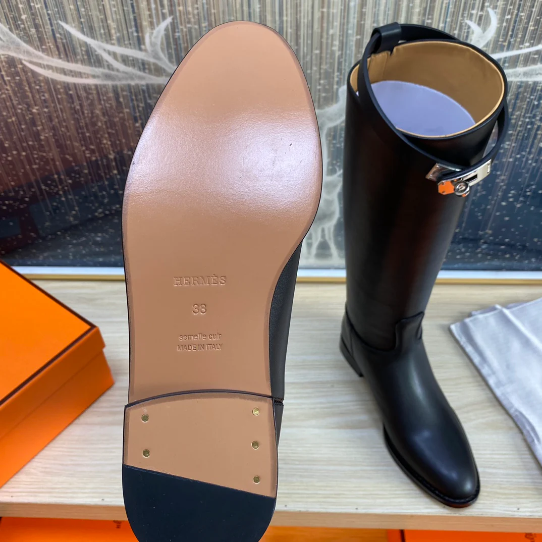 Новинка 2023 года от Hermes - высокие сапоги 3D - черные.