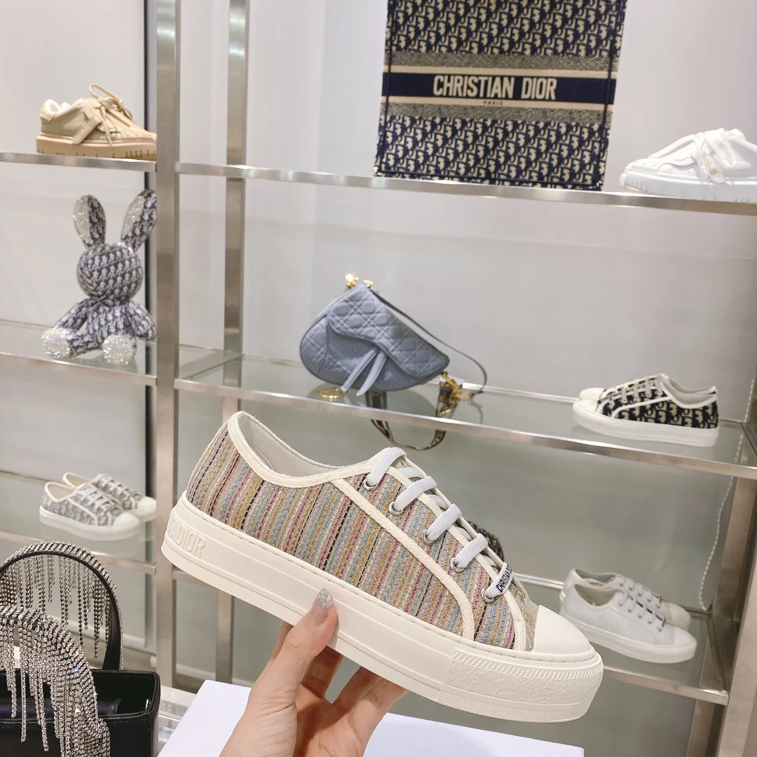 Dior - Потрясающие туфли из парусины с красочной вышивкой