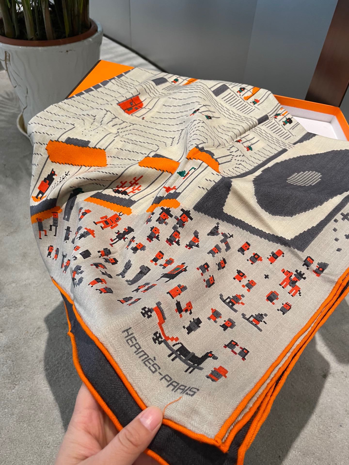 Hermes - Шарф Fu Bao Party - 100 см - 70 - Кашемир - 30 - Шелк