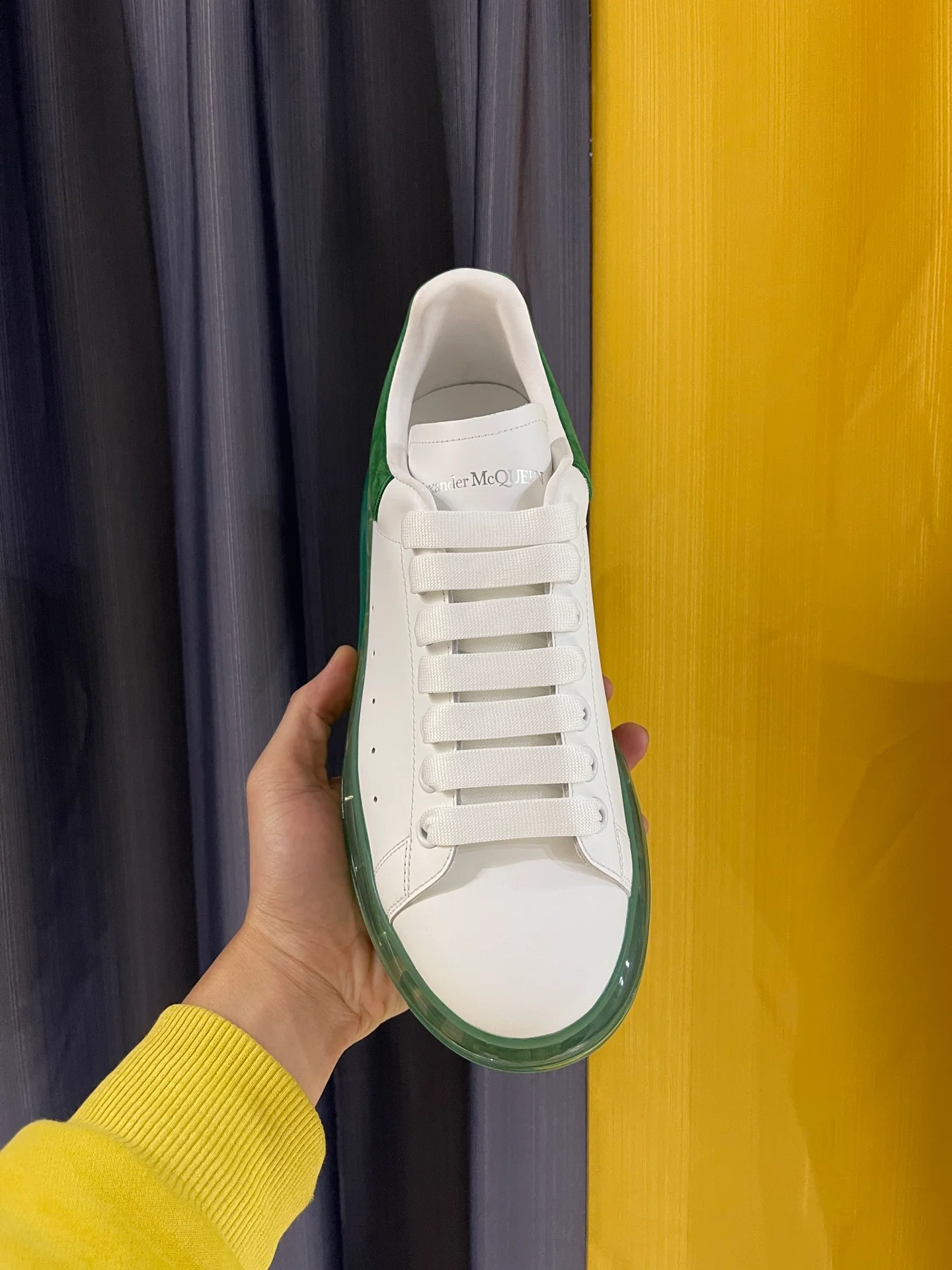 Классические белые кроссовки McQueen - унисекс - зеленая бархатная пятка и зеленая воздушная подушка - Премиум-издание
