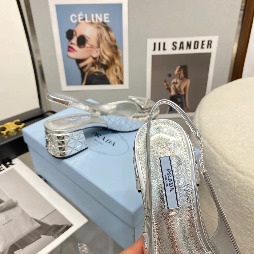 Туфли Prada - Туфли-мэри-джейн на низком каблуке от Prada - серебристые