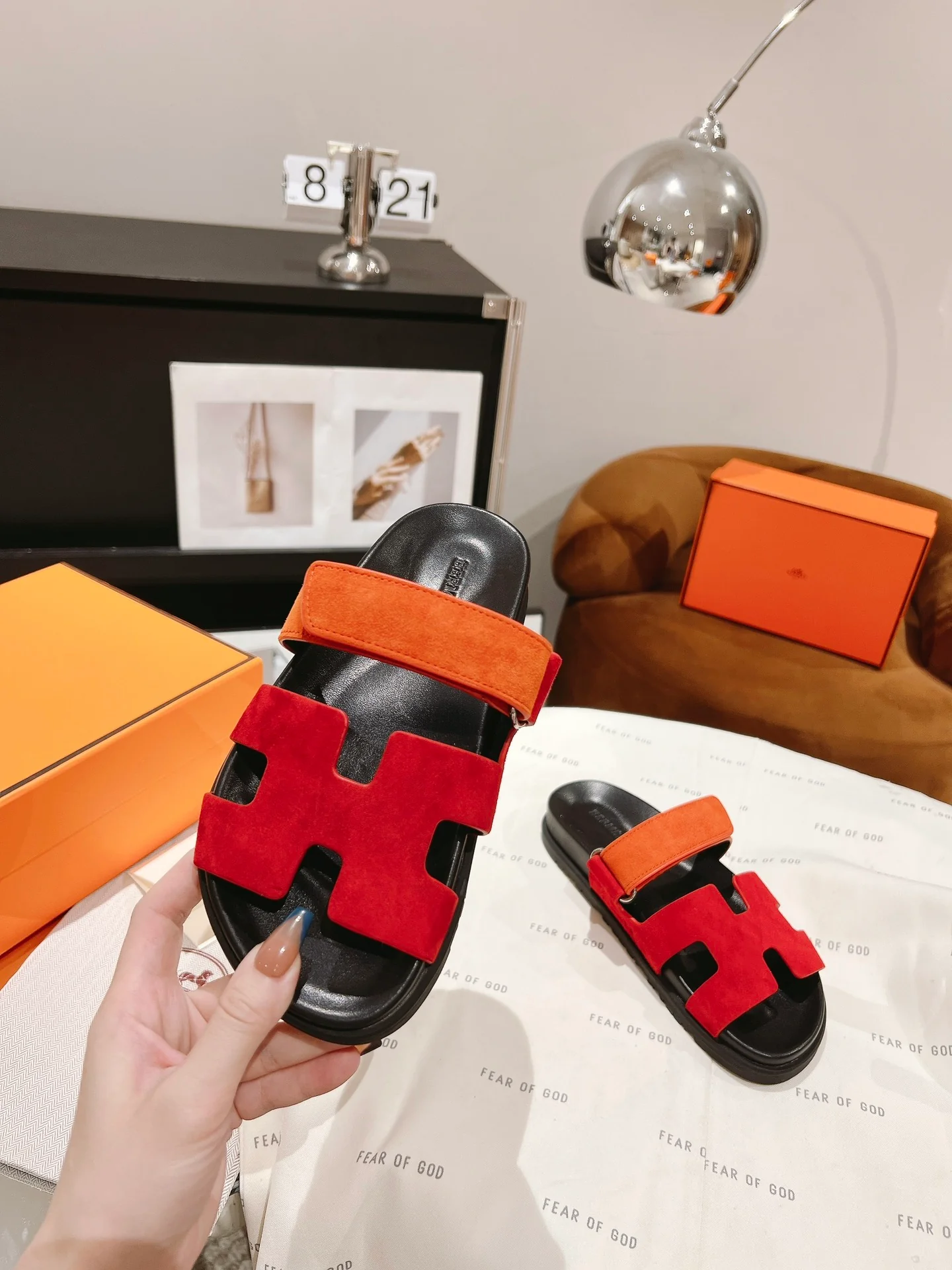 Тапочки Hermes из кожи и овечьей кожи с отделкой - оранжево-красные.