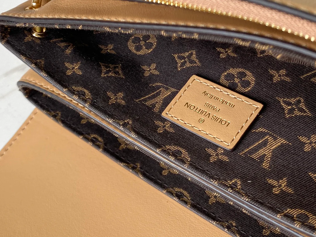 lv-m57745-camel-rendez-vous-сумочка