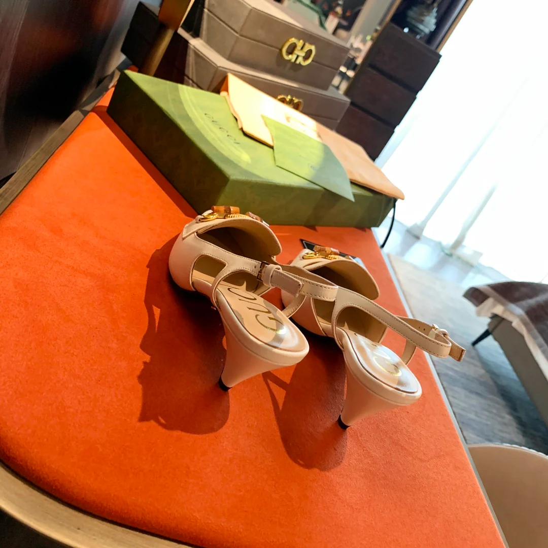 Босоножки Gucci с острым носком на низком каблуке