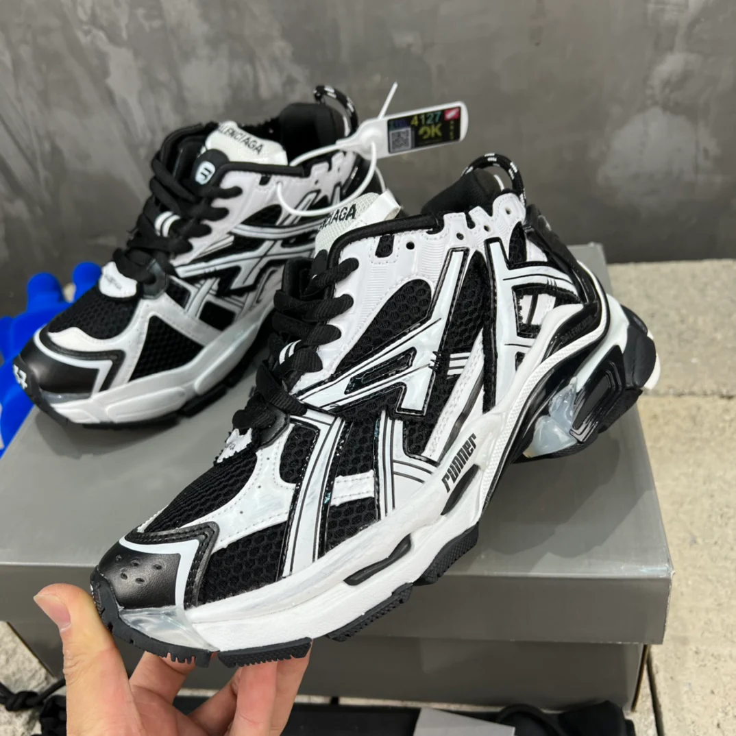 Кроссовки Balenciaga Runner - унисекс - черно-белые