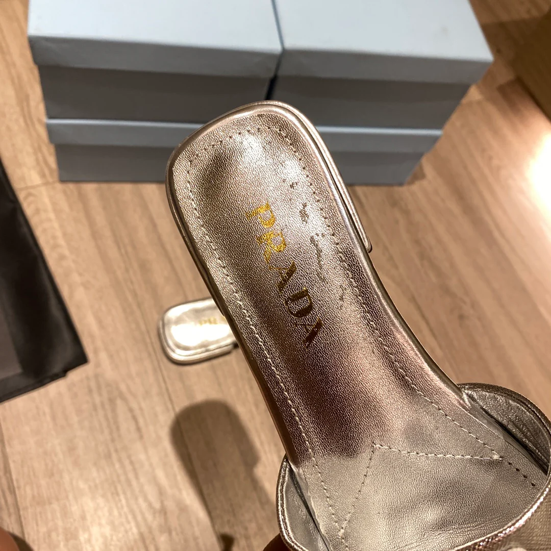 Prada - Золотистые блестящие тапочки
