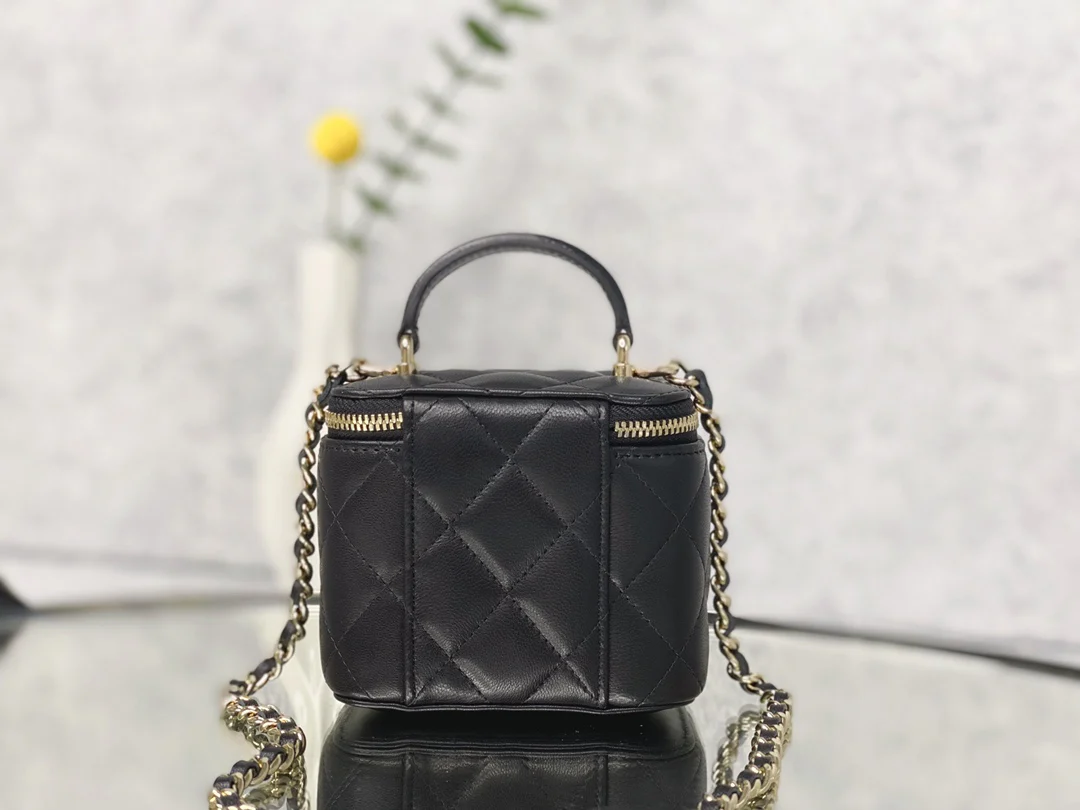 Футляр для помады Chanel 2022 года — маленькая коробочка — черный