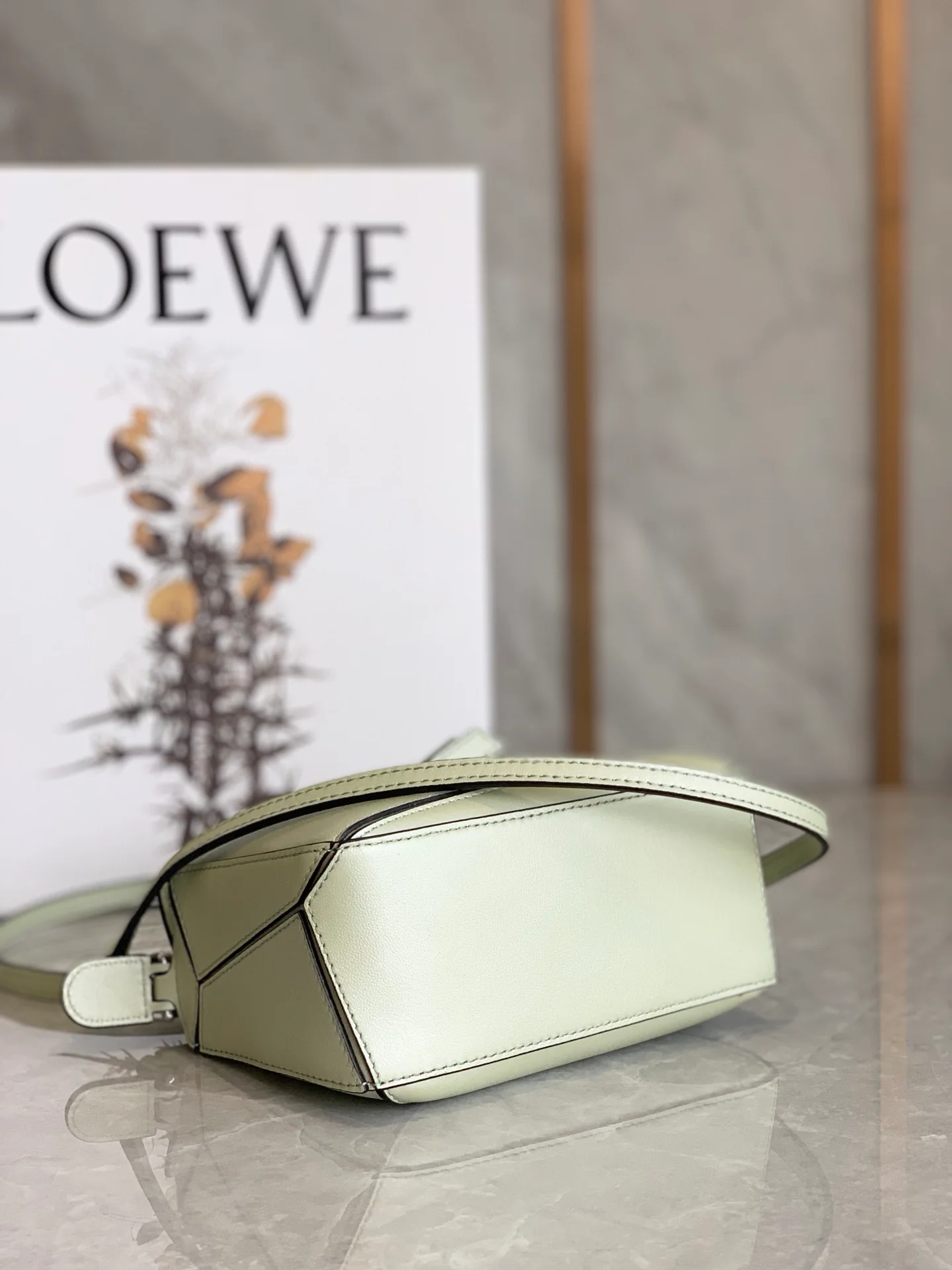 Мини-сумка Loewe Puzzle Bag из телячьей кожи
