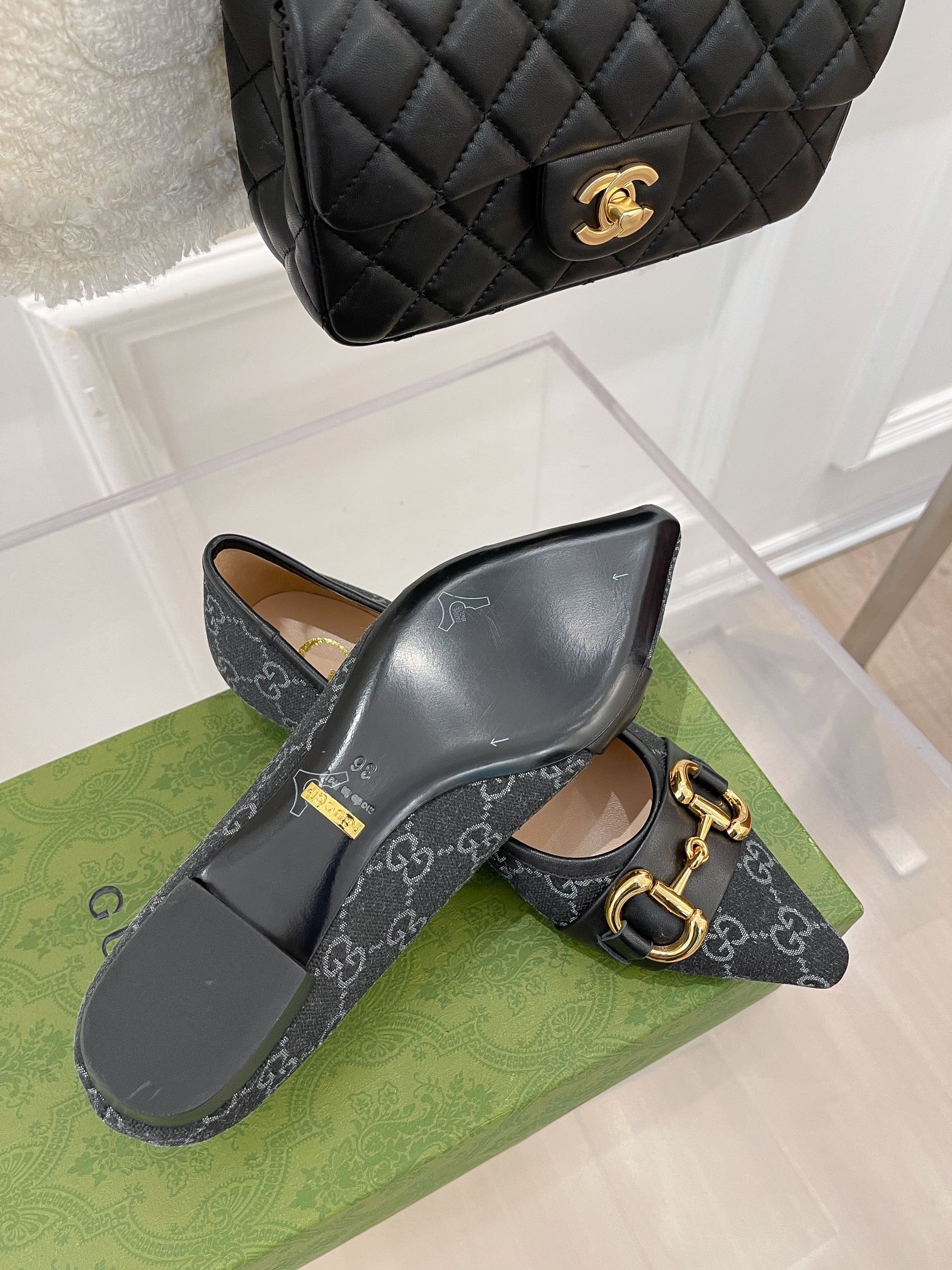 Gucci - Новые балетки с острым носком и монограммой