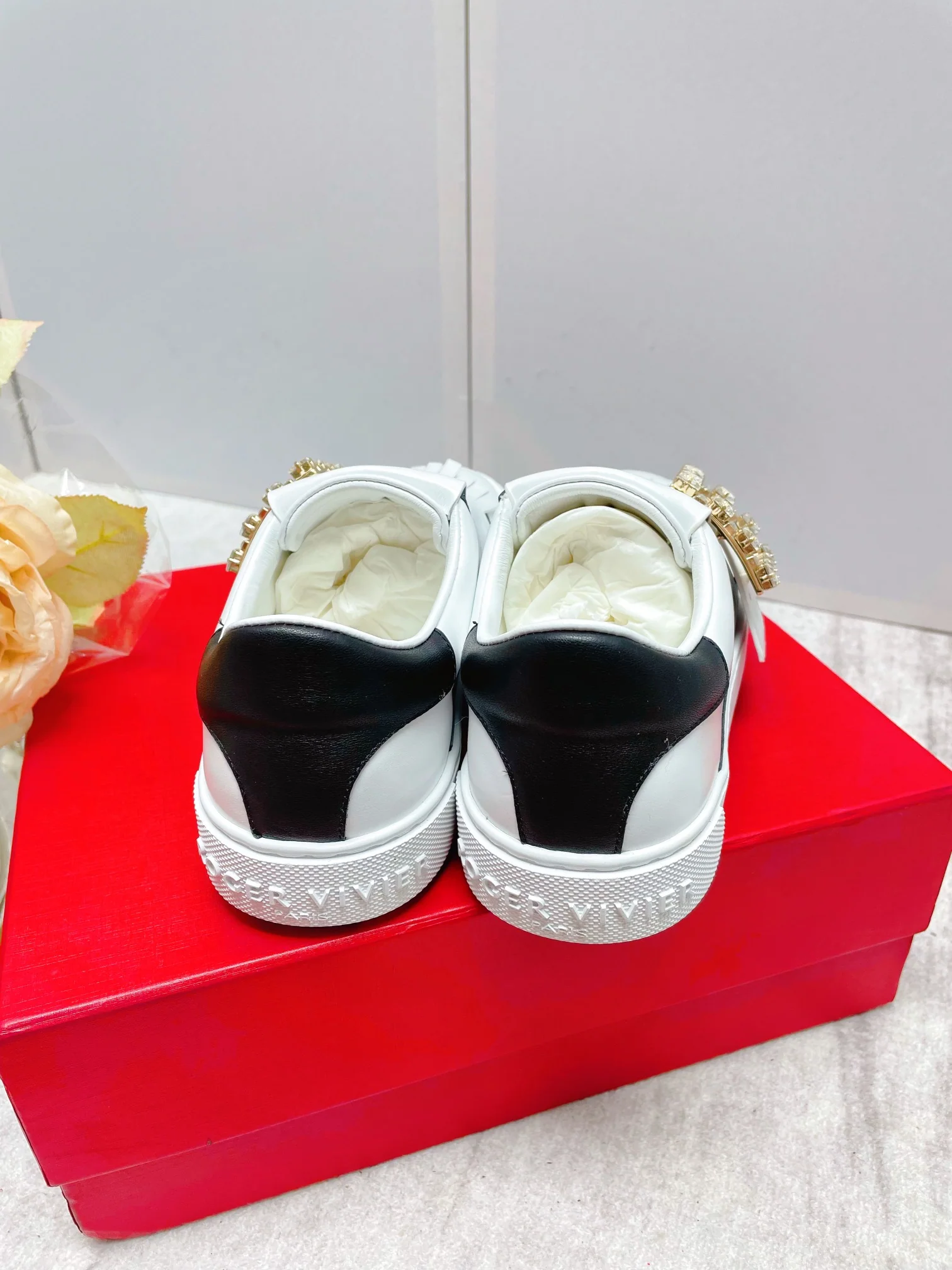 Кроссовки RV Shoes - Новинка весны/лета 2023 - Кроссовки с пряжкой и кисточкой из страз - Белые