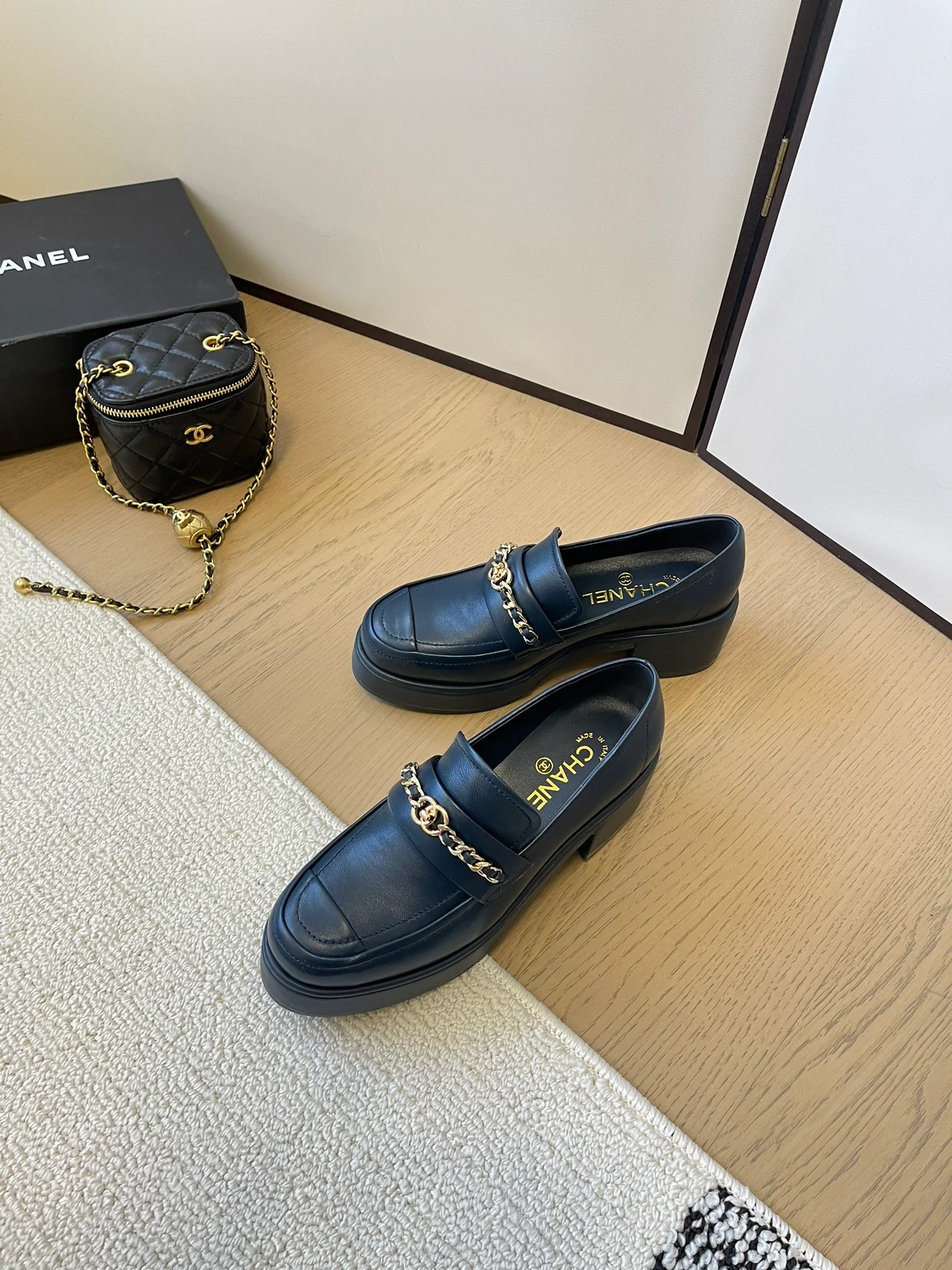 Лоферы Chanel 2024 - черные