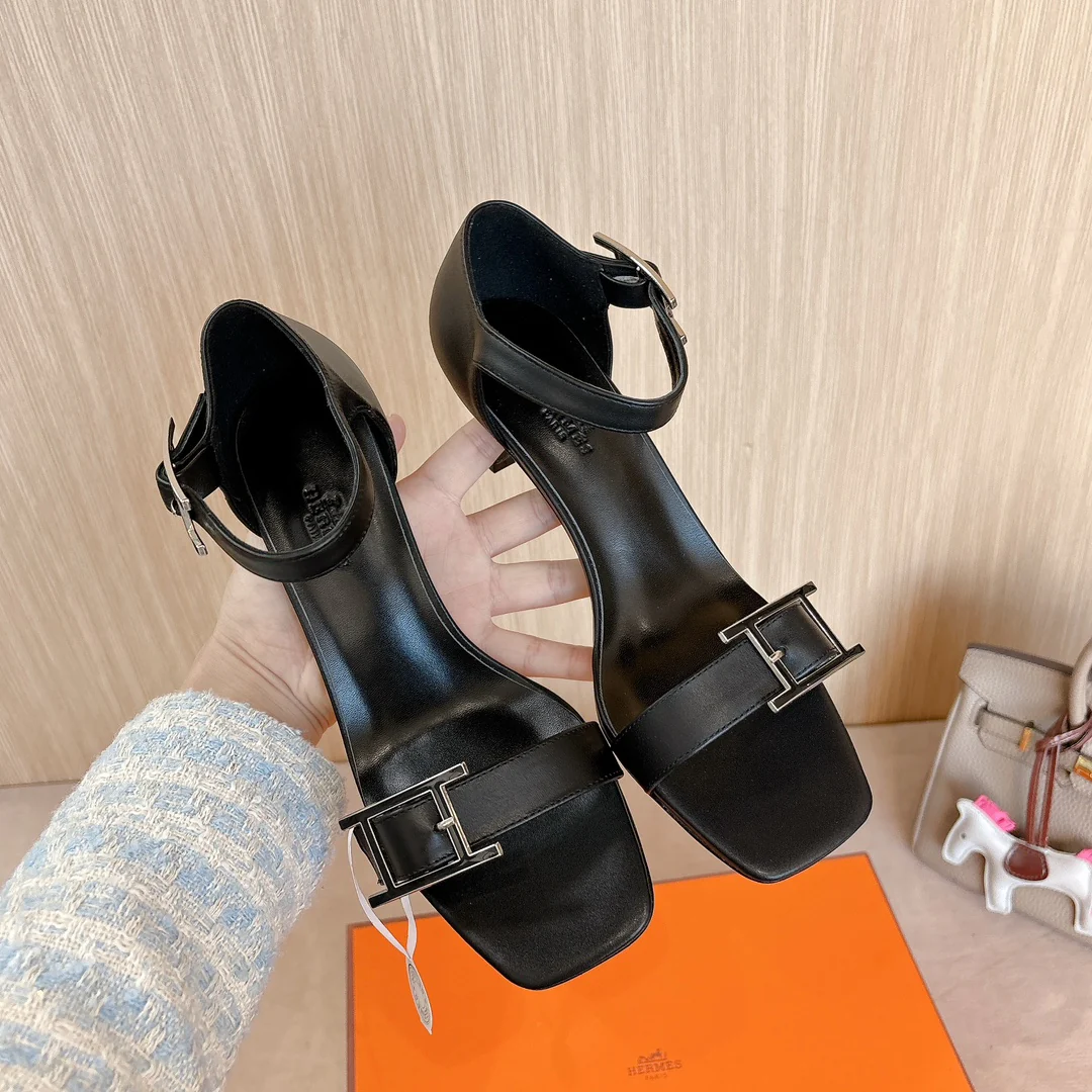 Босоножки на высоком каблуке Hermes 2024 - черные