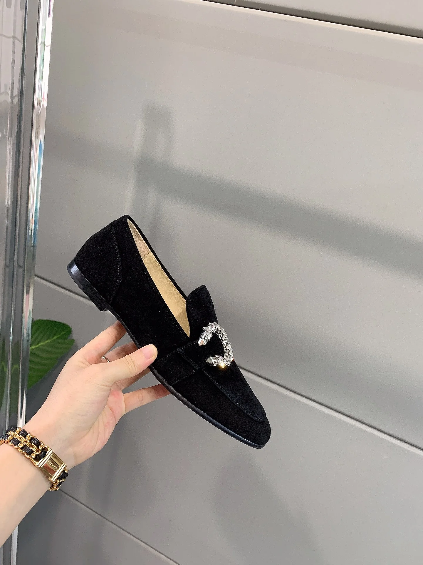 Лоферы Jimmy с пряжкой и стразами