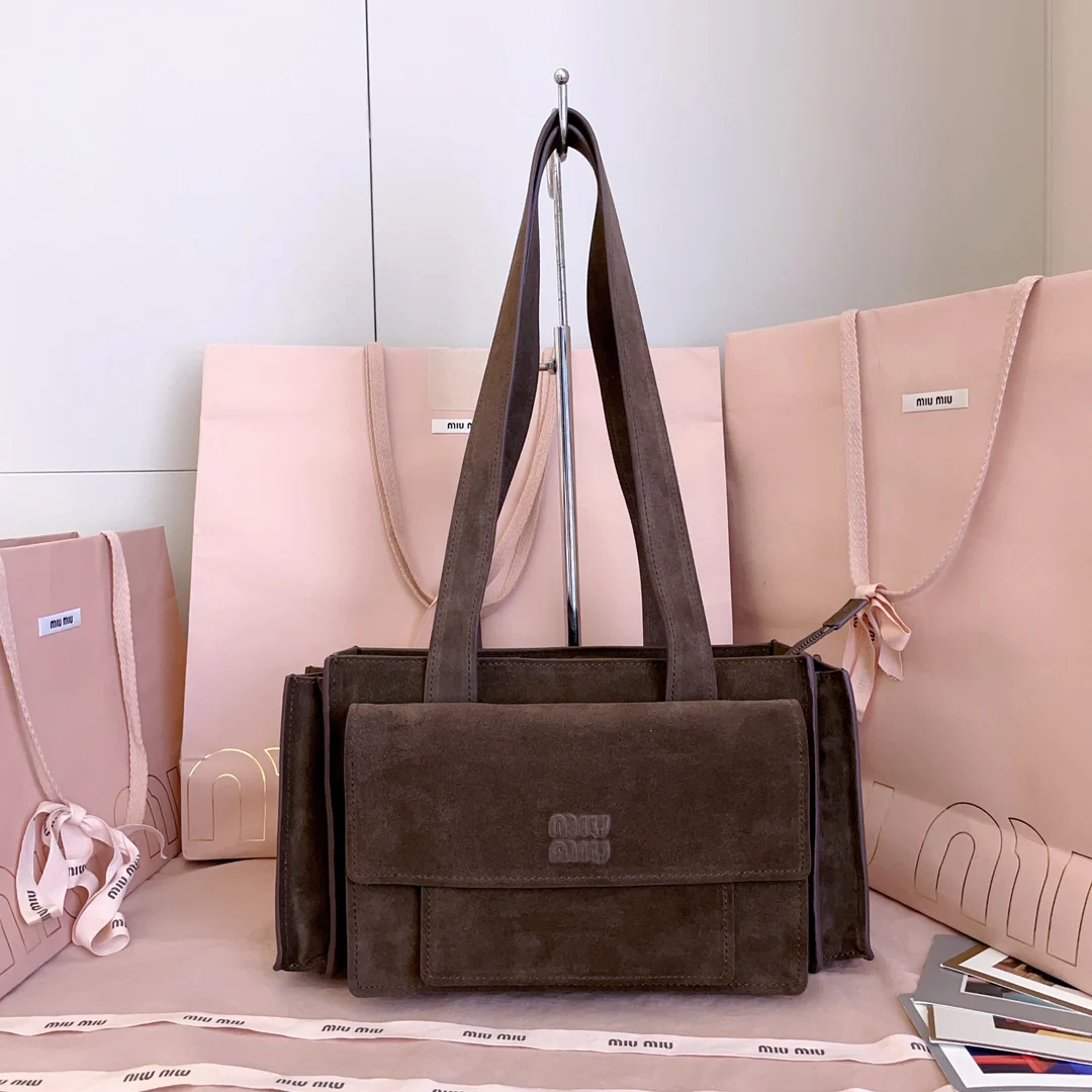 Сумка-мессенджер Miu Miu 5ba178 из замши, коричневая.