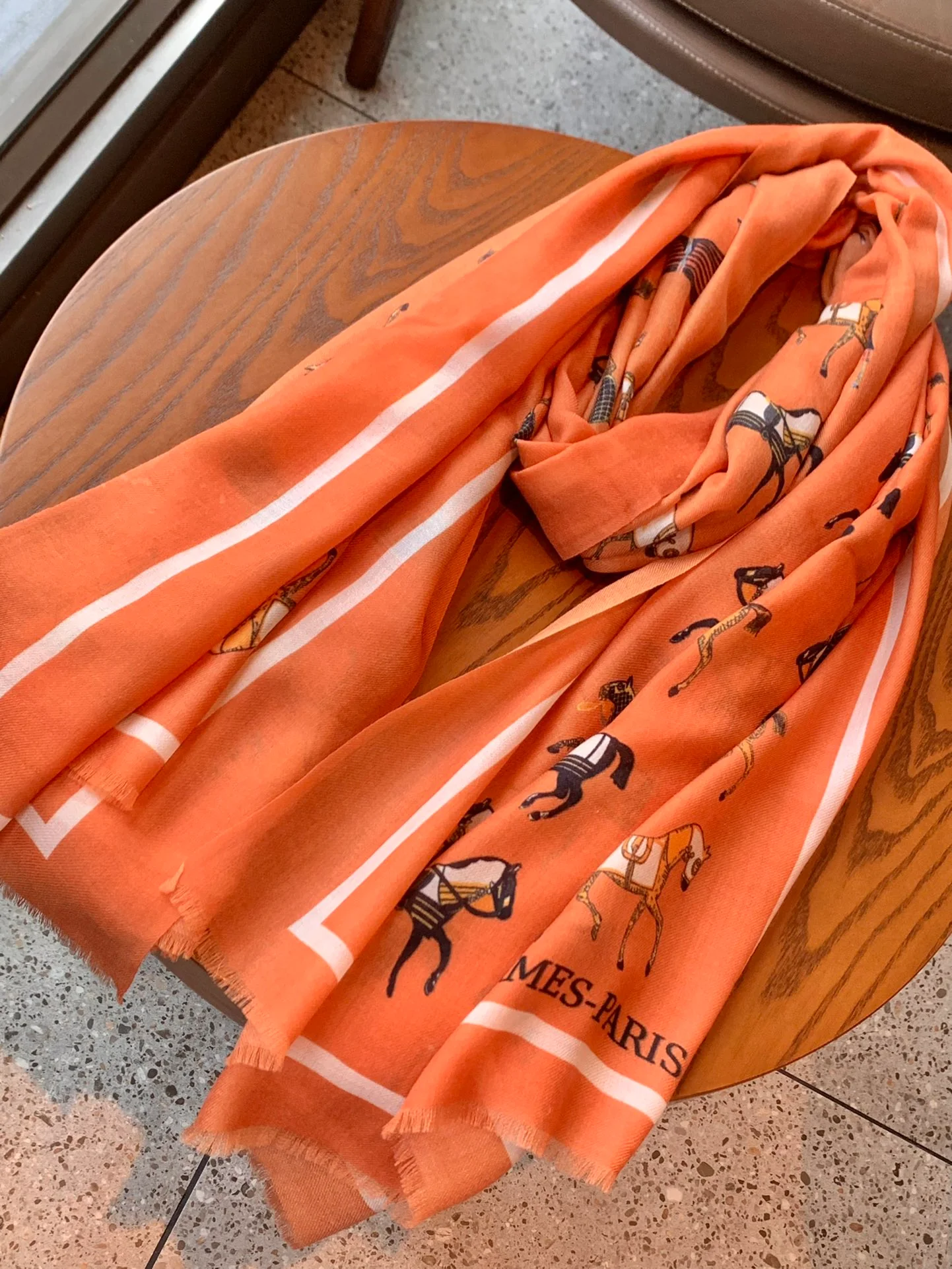 Длинный кашемировый шарф Hermes Premium Craftsmanship, 100-200 см, оранжевый.