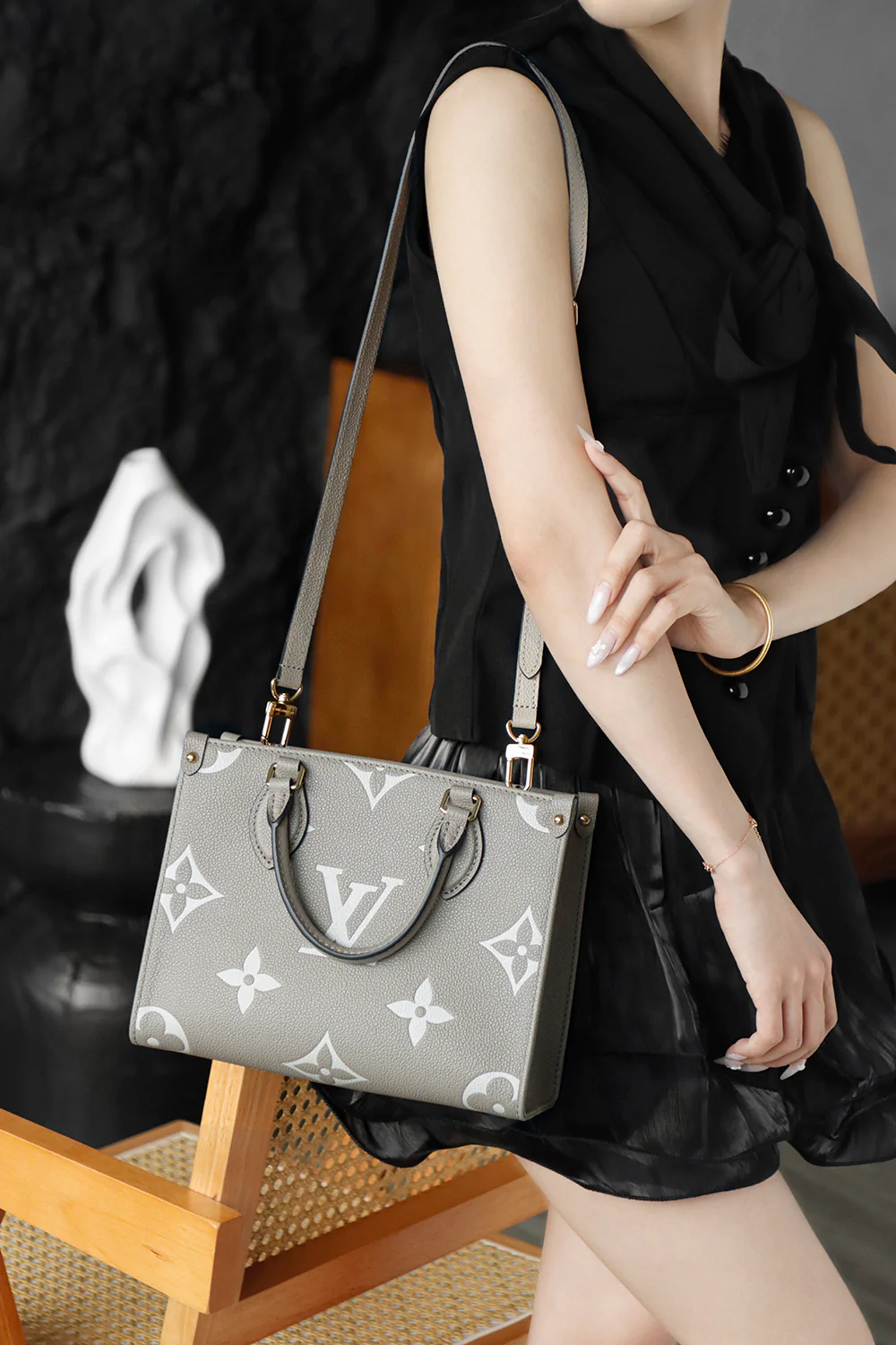 LV-m45779-onthego Маленький слоновий серый