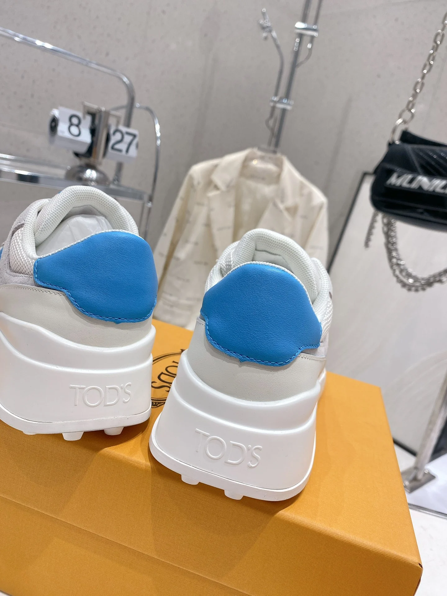 Весенняя коллекция Tods 2023 — Повседневная обувь — Парная модель — Синяя отделка