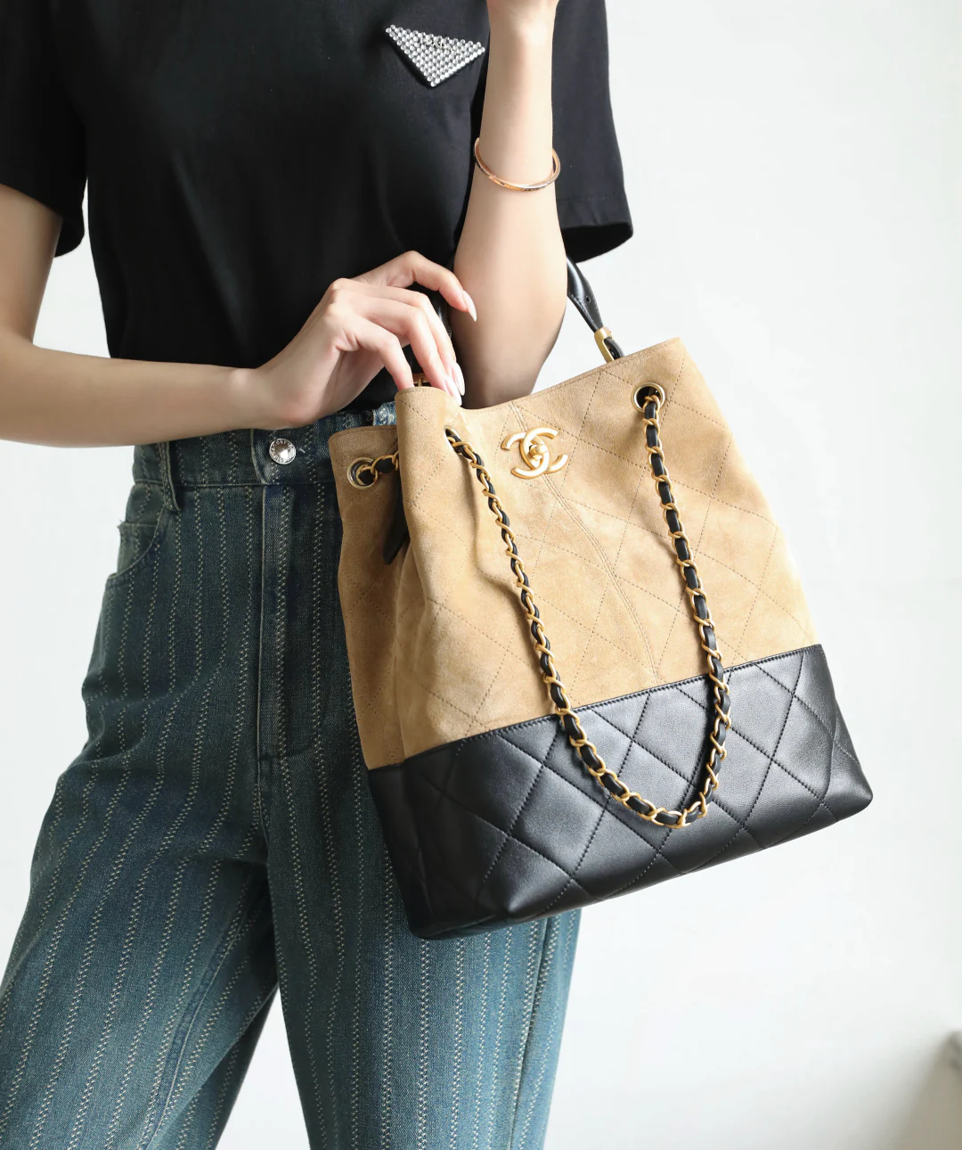 Chanel - Замшевая прямая сумка-шоппер - Коричневая с золотой фурнитурой