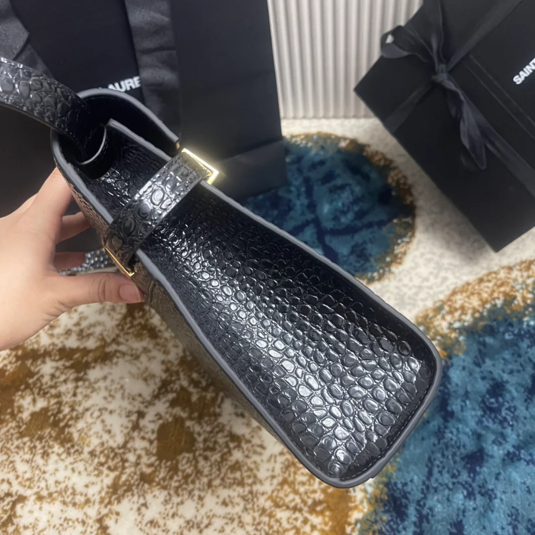 Сумка через плечо YSL Manhattan с тиснением под крокодиловую кожу